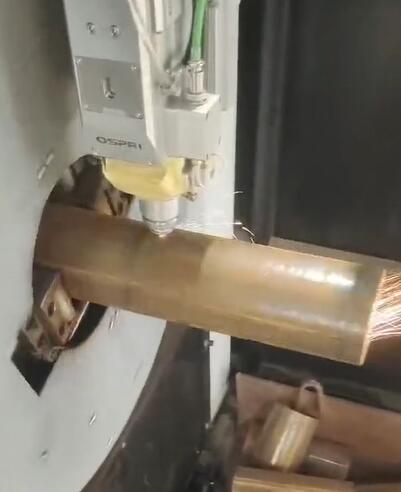 激光切割機工作現場